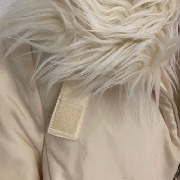 Guess Ivory Puffer Jacket with removable faux-fur collar Size L - Picture 9 of 9